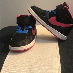 *NW* Black/Pink/Blue Retro Nike Sneakers
